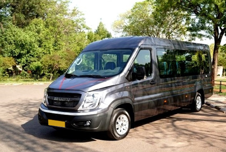 17 Seater Urbania Traveller Rental